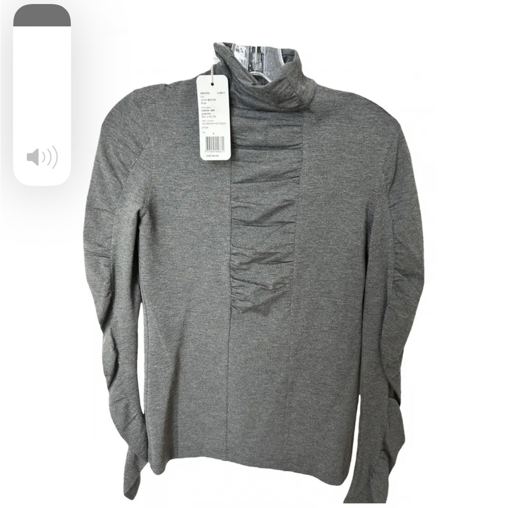 Like new! AKRIS PUNTO TOP! Gorgeous! Size 4!